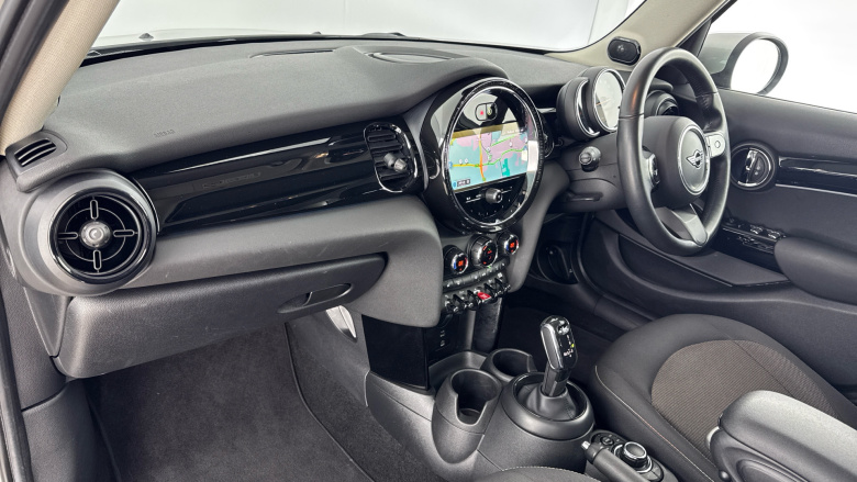 MINI Hatchback 1.5 Cooper Classic 5dr Auto Petrol Hatchback